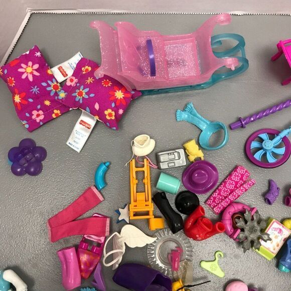 10 Polly Pocket Dolls‎ w/ a ton of cloths, accessories and furniture - Picture 10 of 10